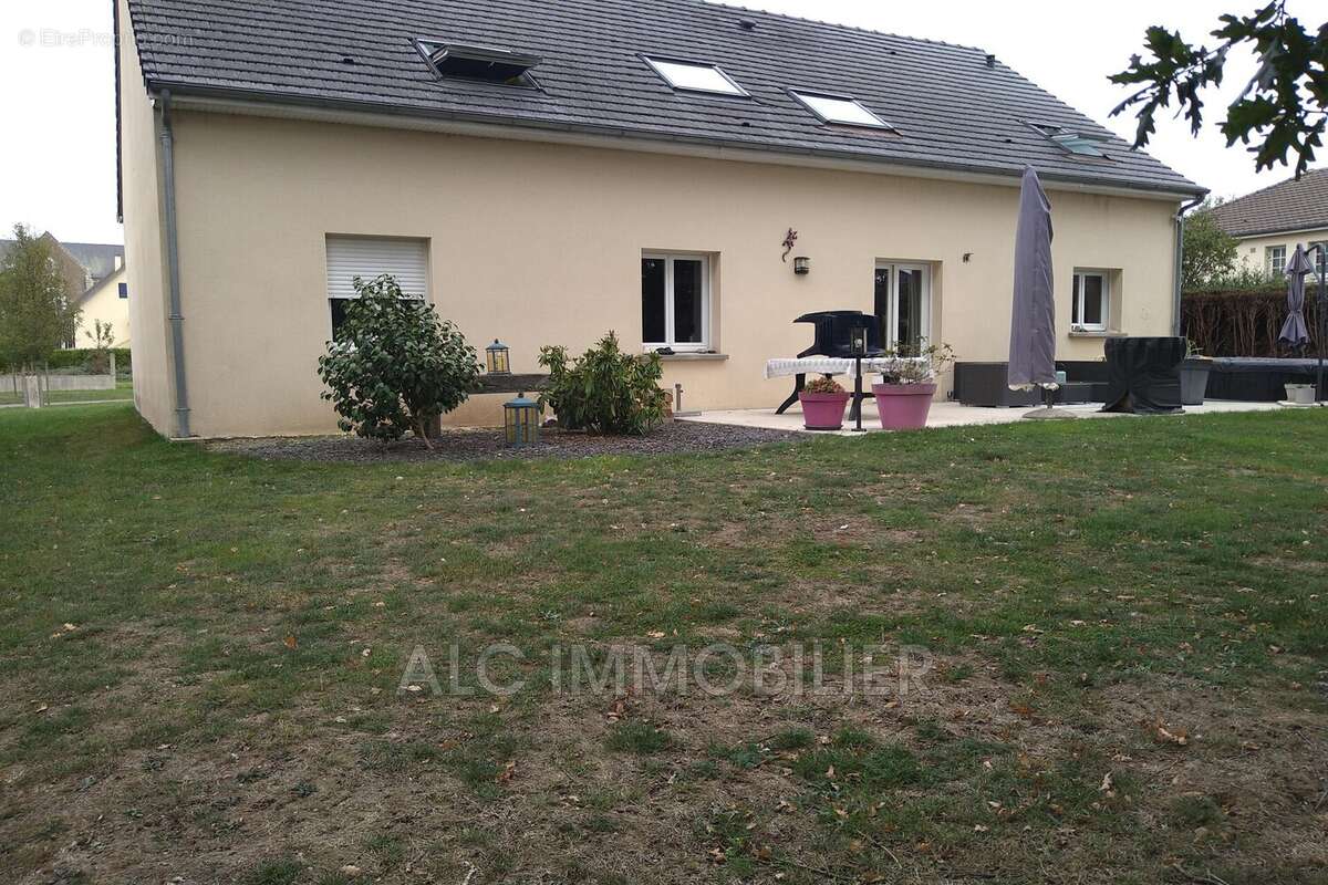 Maison à SAINT-CALAIS-DU-DESERT