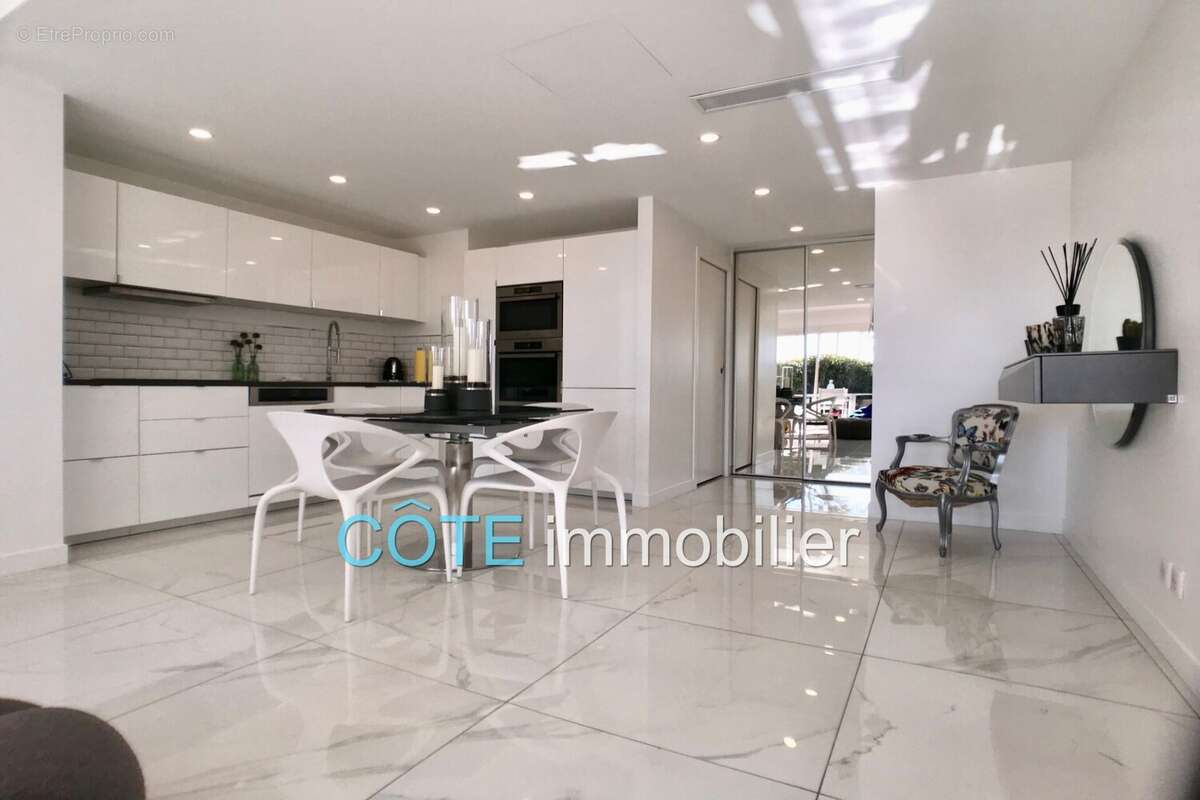 Appartement à VALLAURIS