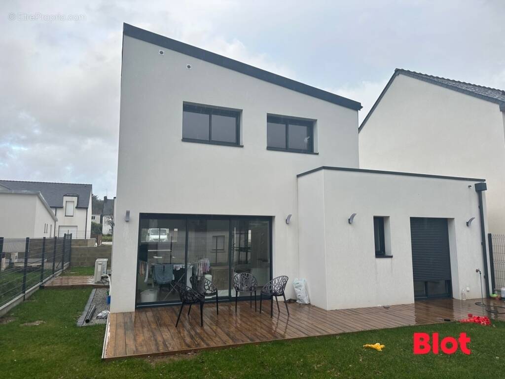 Maison à LOCQUELTAS