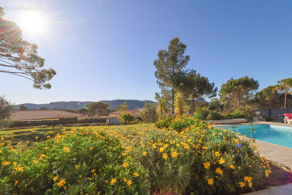 Maison à BAGNOLS-EN-FORET