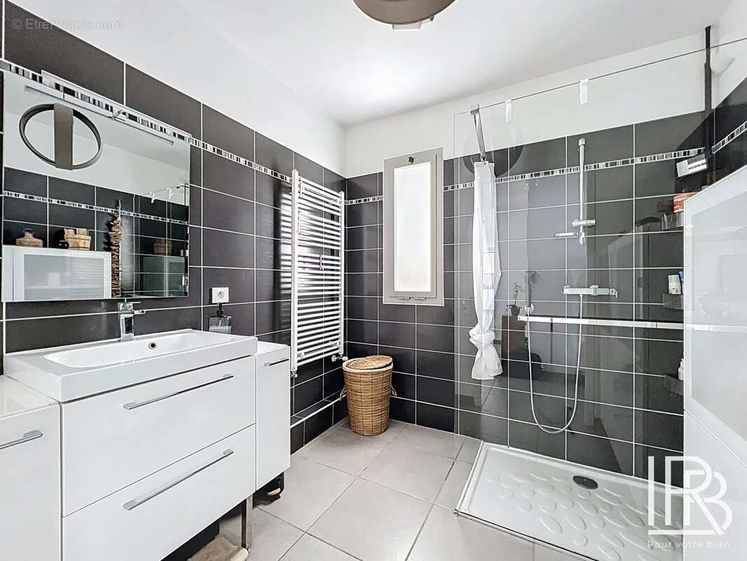 Appartement à MARSEILLE-2E