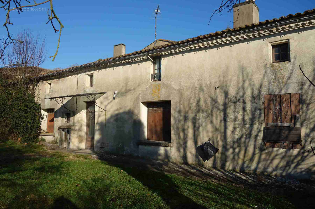 Ensemble immobilier à rénover au coeur de Blaye - photo 4