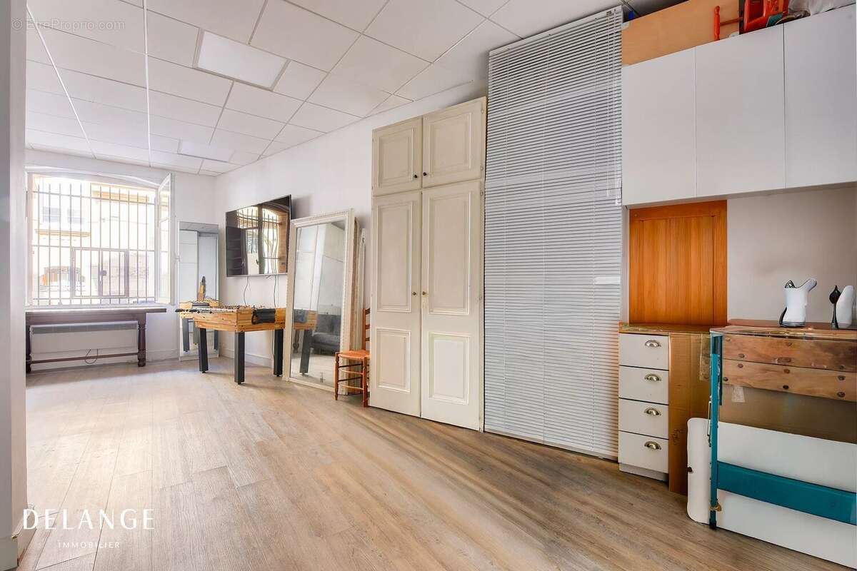 Commerce à PARIS-6E