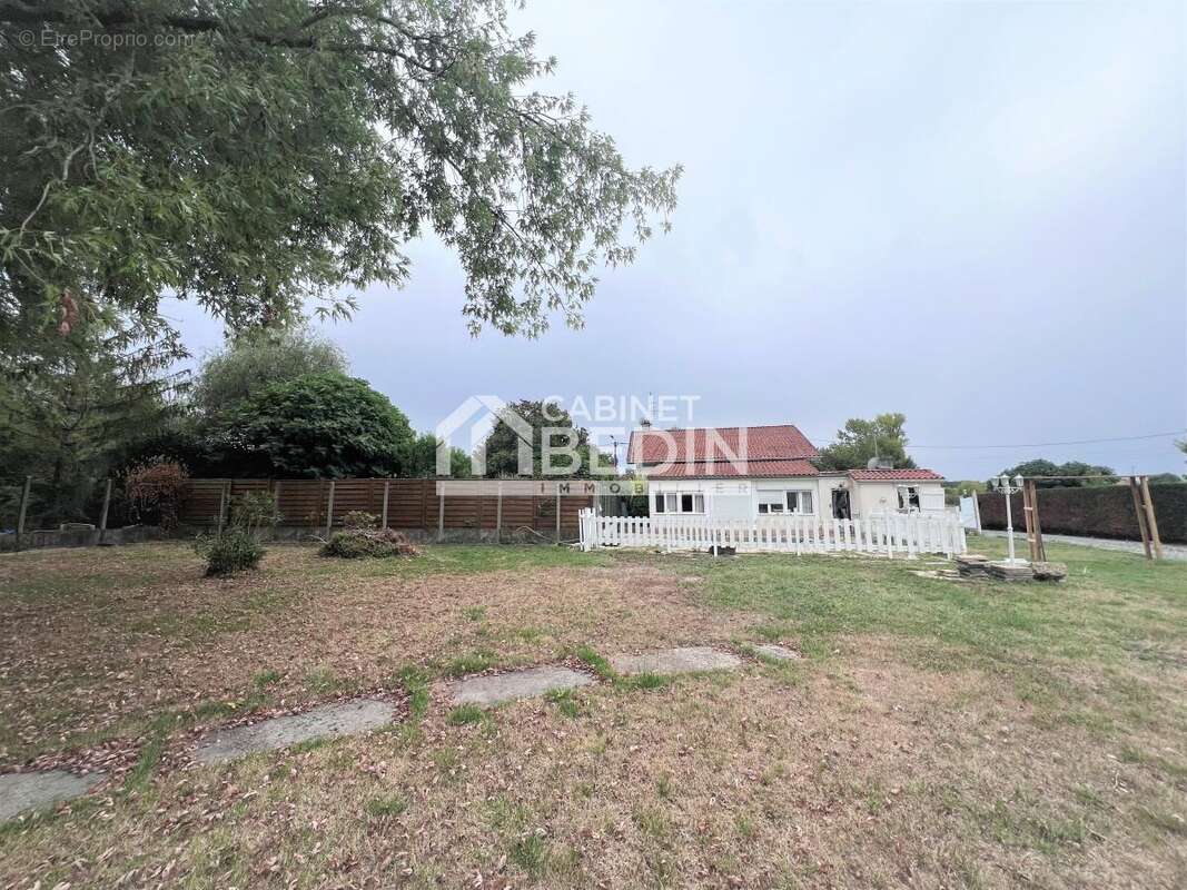 Maison à VILLEGOUGE