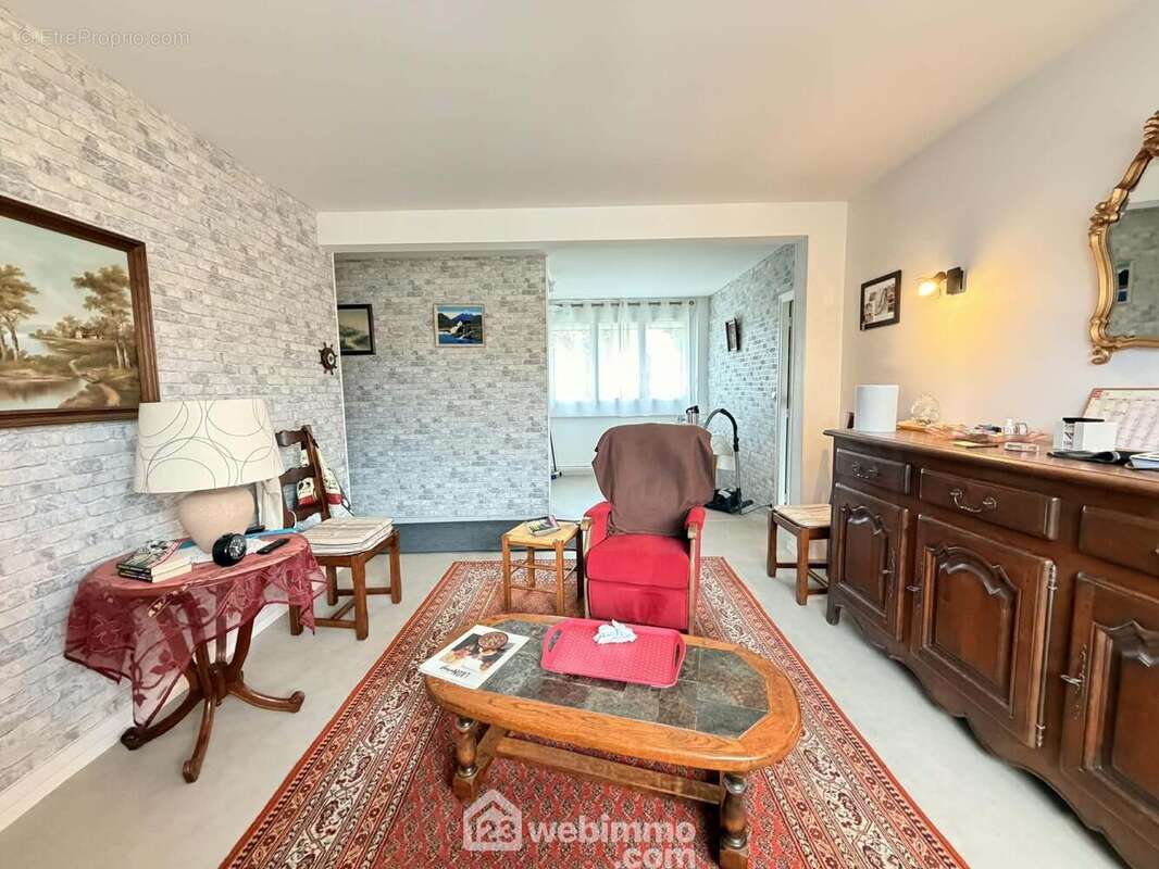 Son espace salon chaleureux - Appartement à LAON