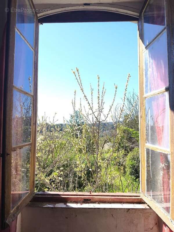 Appartement à VARAGES