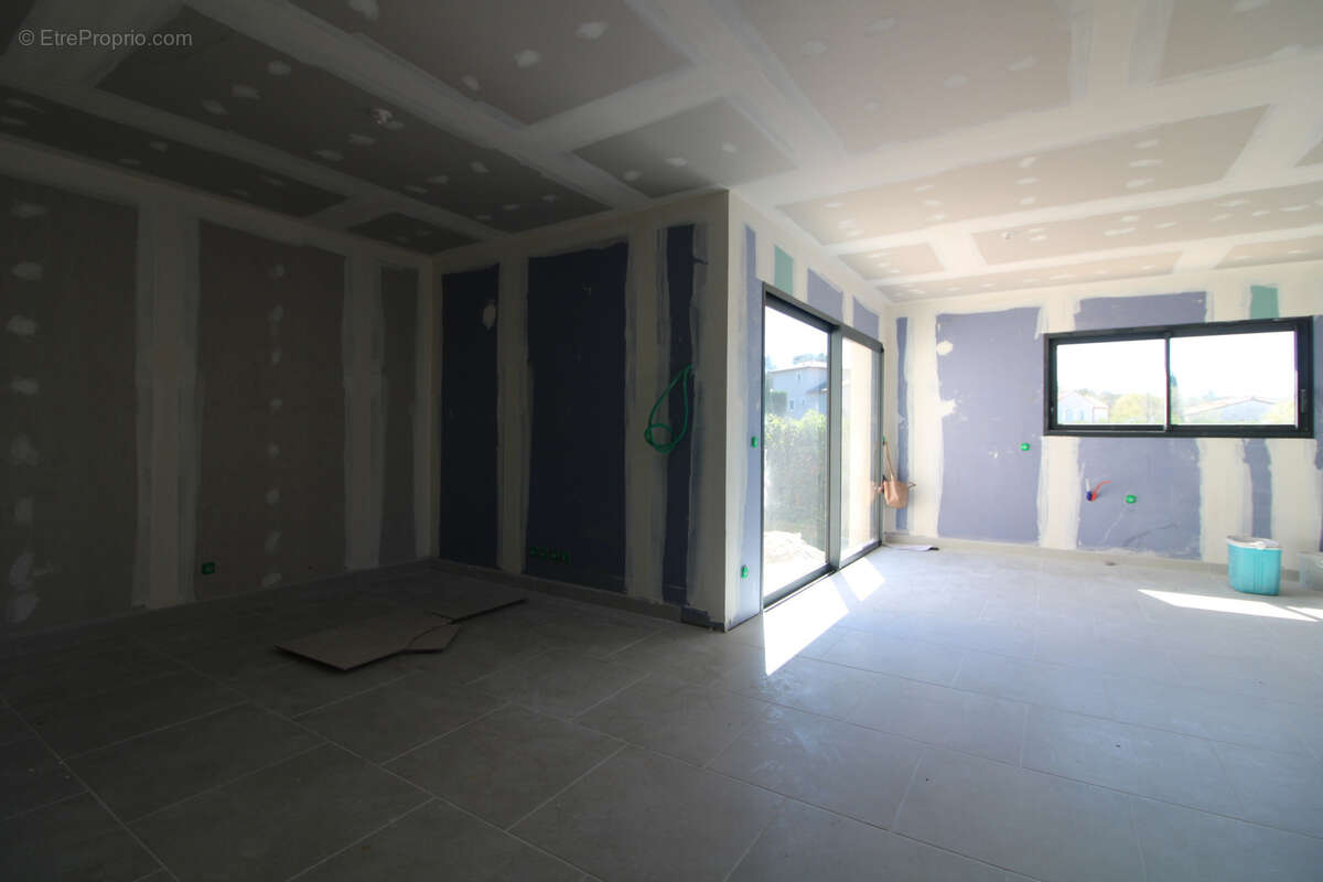 VILLA 102 m2 habitable. Terrain 500 m2. - photo 6