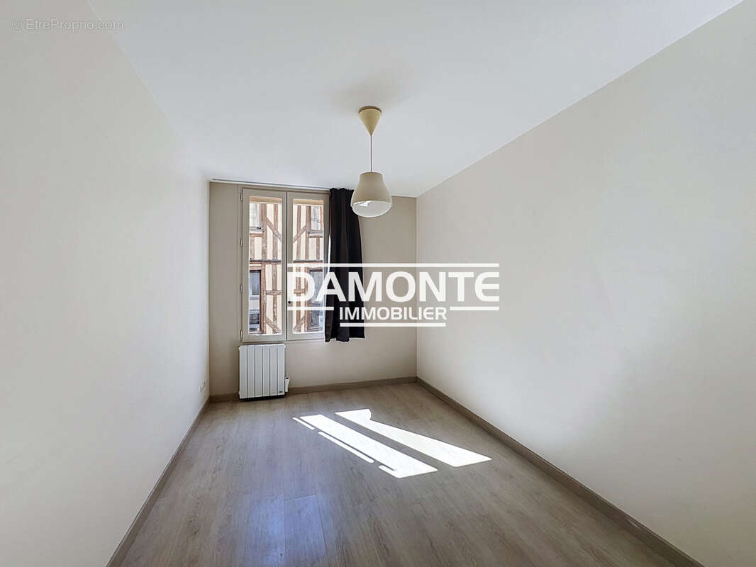 APPARTEMENT T3 - 54.88m2 - Coeur deTroyes - photo 8