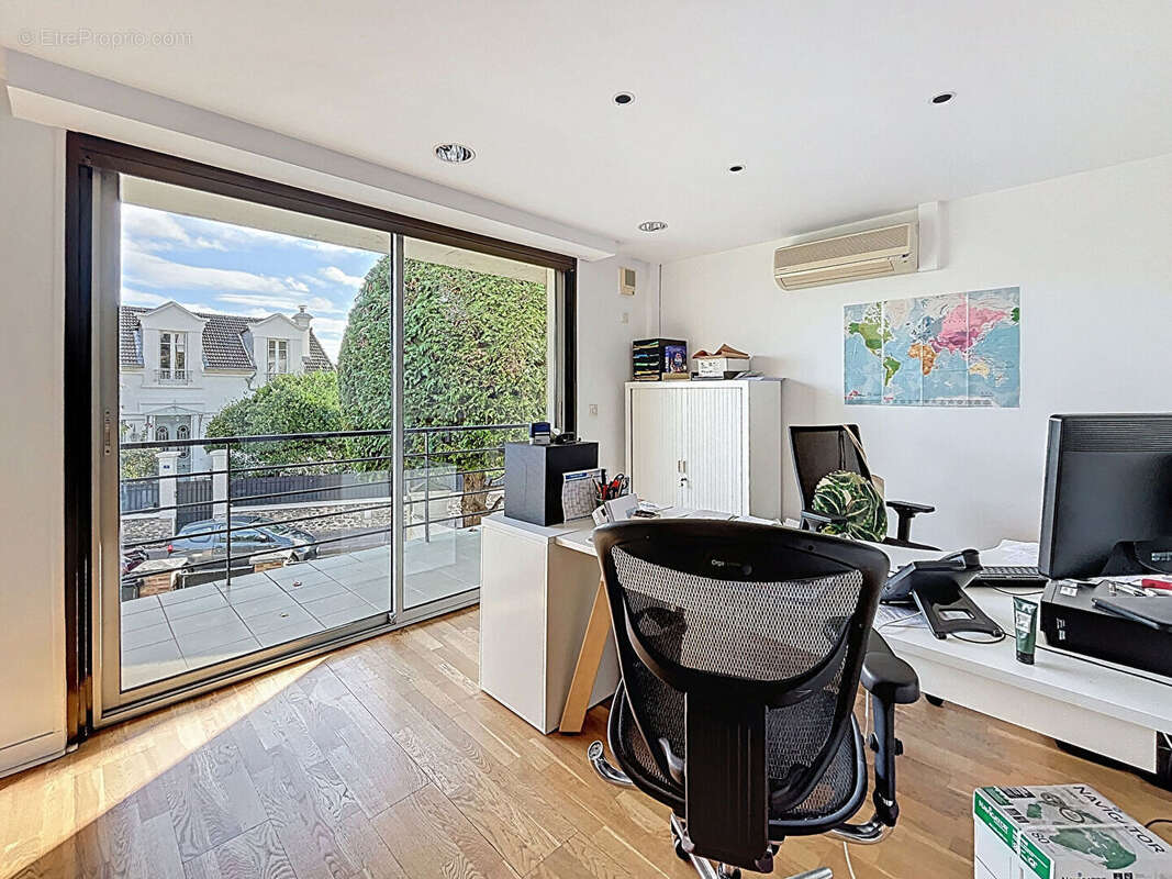 Maison à SURESNES