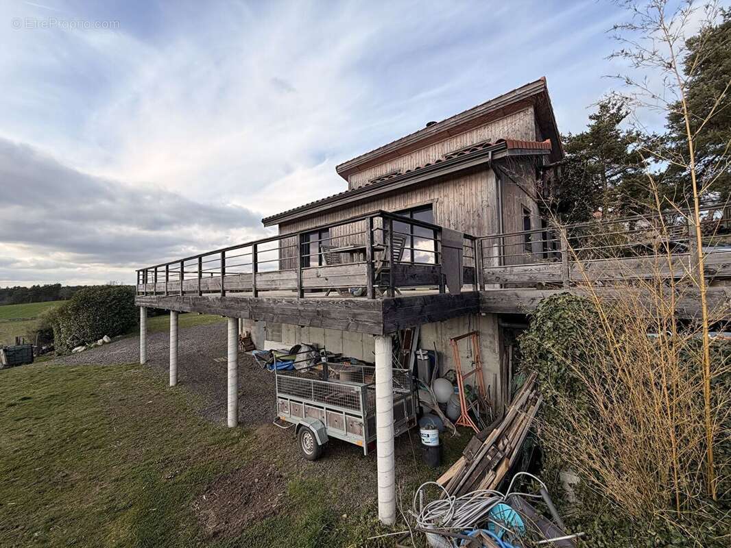 Maison à RUYNES-EN-MARGERIDE