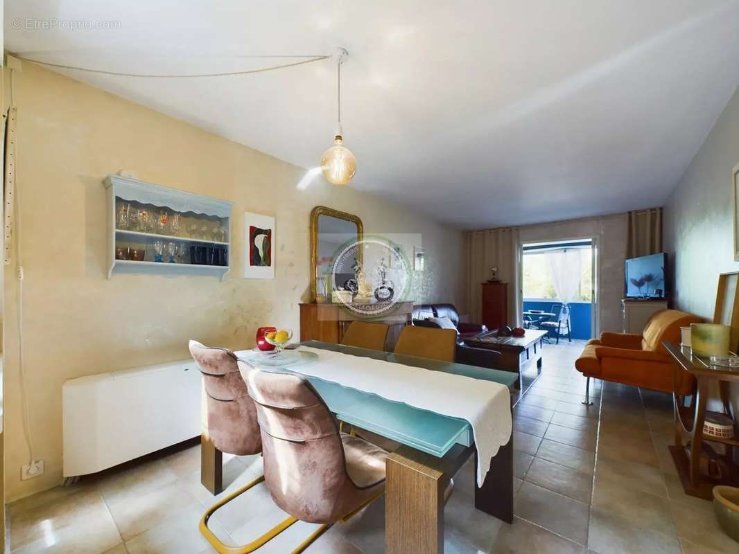 Maison à ROQUEBRUNE-SUR-ARGENS