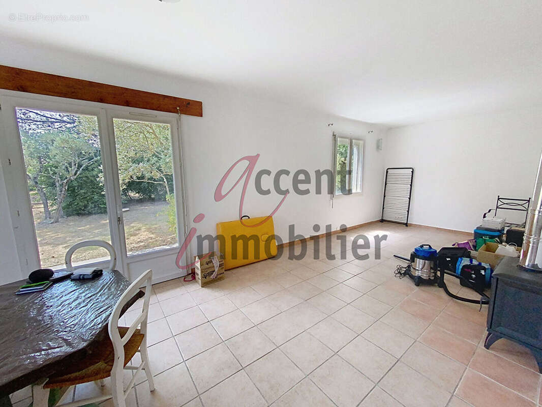 Maison à SAINT-SATURNIN-LES-APT