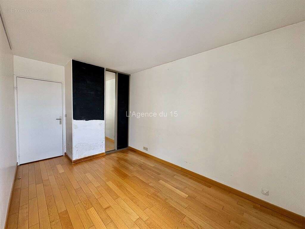Porte de versailles / beau 2 pieces 54m² / etage eleve / ascenseur / vue degagee / cave / - photo 7