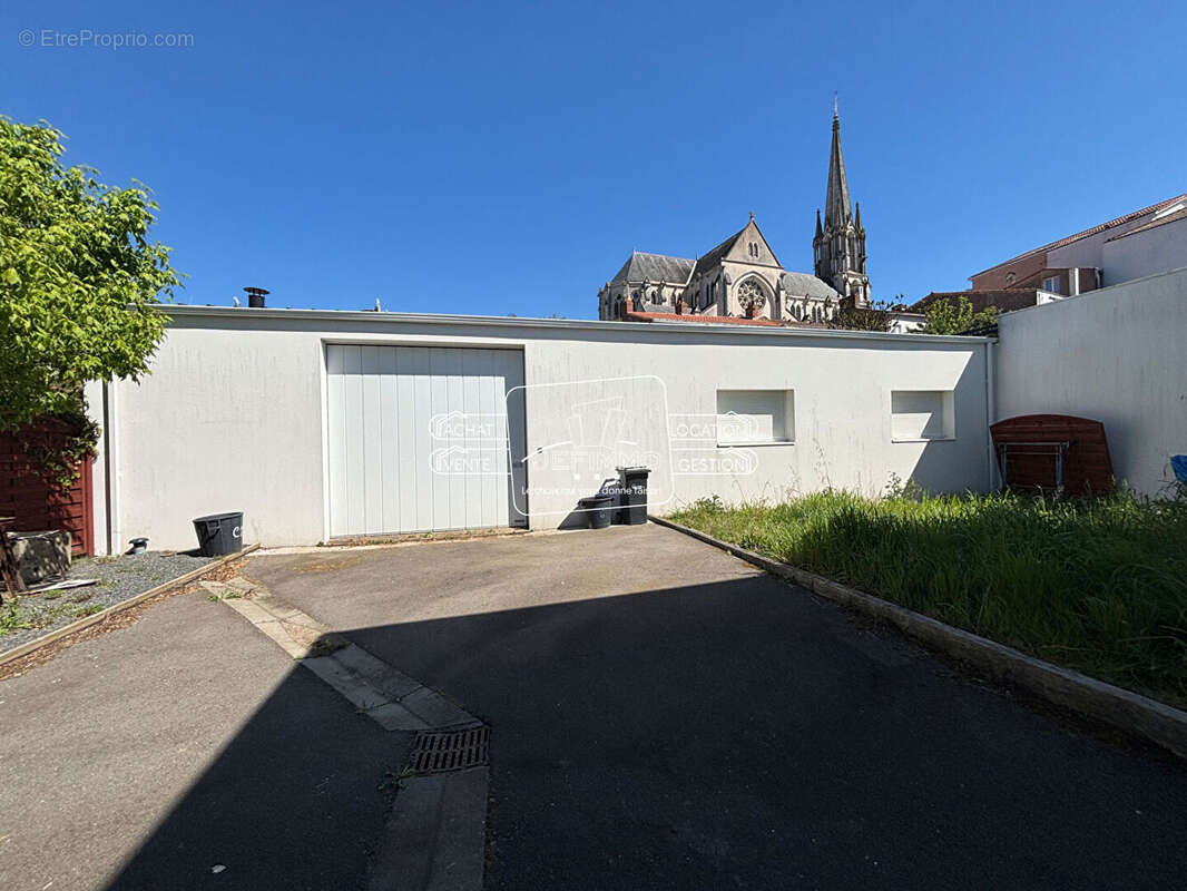 Maison à LA CHAPELLE-BASSE-MER