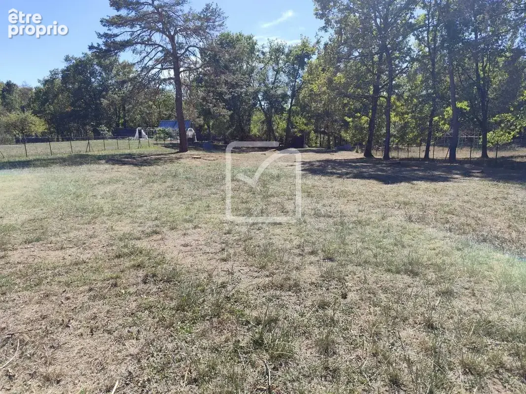 Découvrez ce terrain d'environ 1 hectare avec partie constructible - photo 6