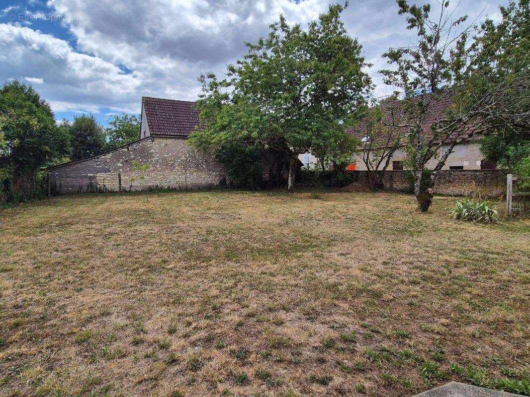 Maison à JUSSY-LE-CHAUDRIER