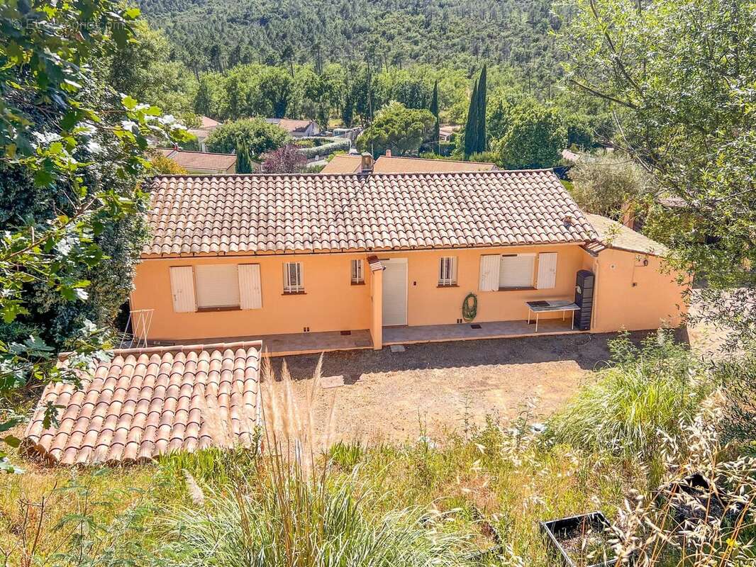 BAGNOLS EN FORET - Villa plain-pied avec piscine - photo 14