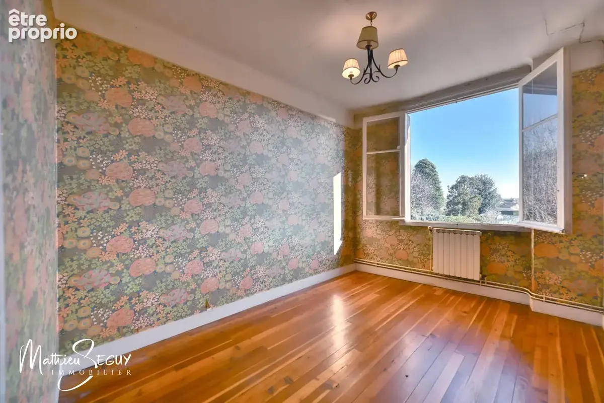 MILLERY – Beau potentiel pour cette maison P7 avec jardin, sous-sol et dépendances - photo 11