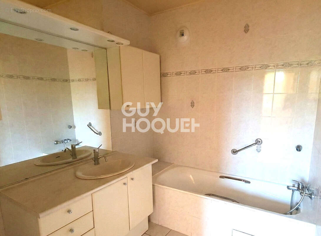 Appartement à LA MULATIERE