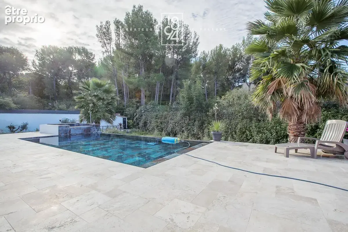 Maison traversante entièrement rénovée de type 6 de 160m2 dépendance, piscine, jacuzzi et places de parking - photo 2