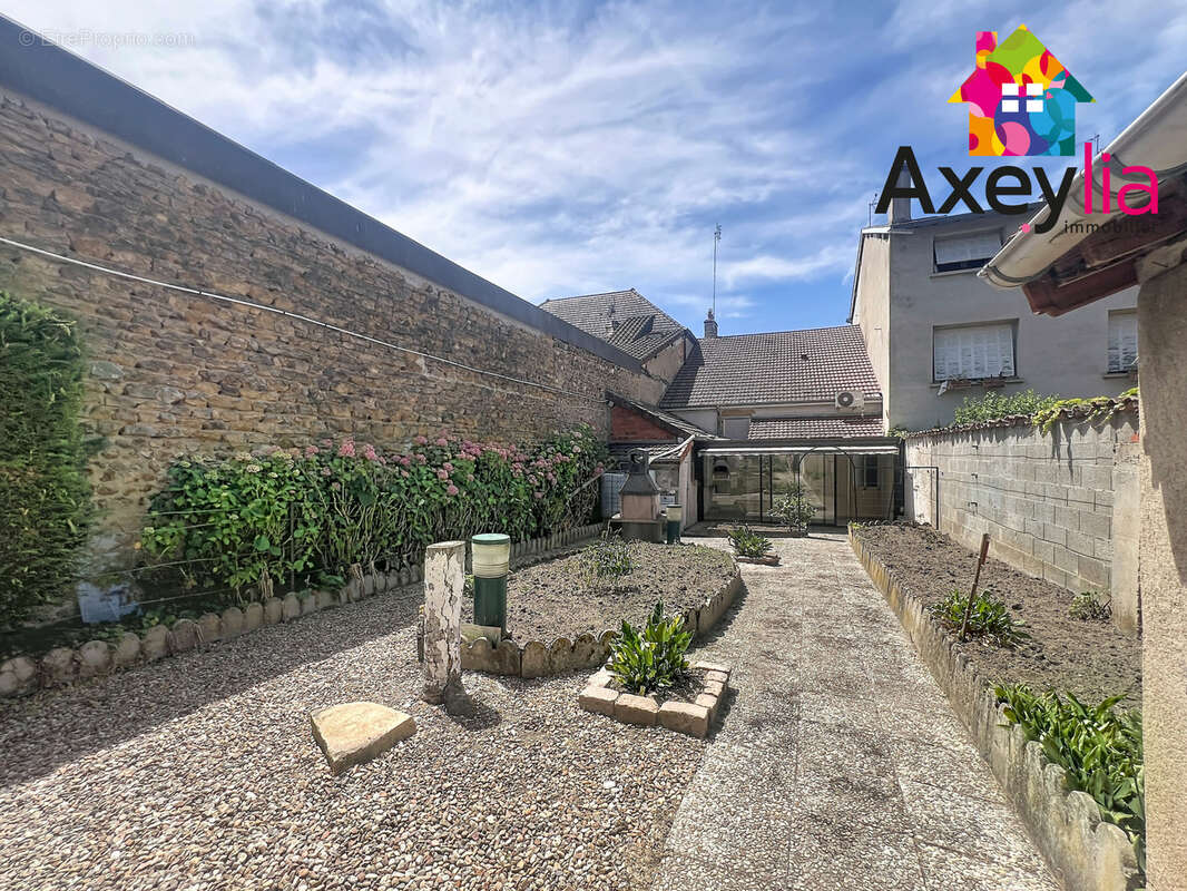 A vendre - marcigny proche centre - maison avec garage - photo 2