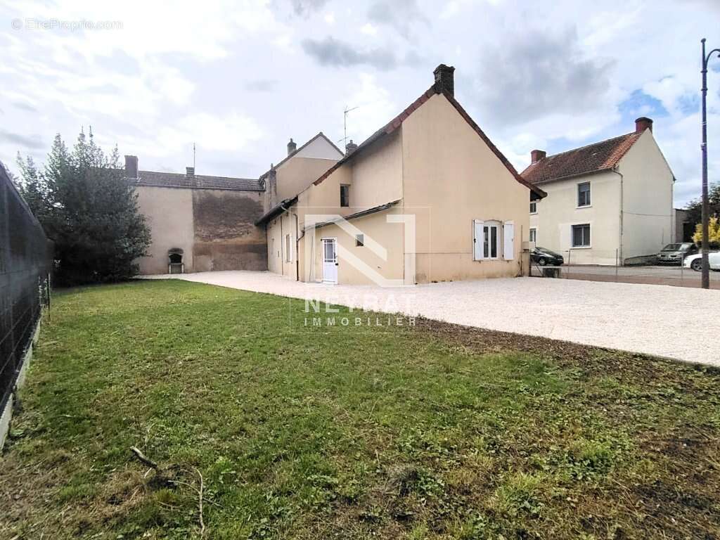 Maison à SAINT-MARTIN-EN-BRESSE