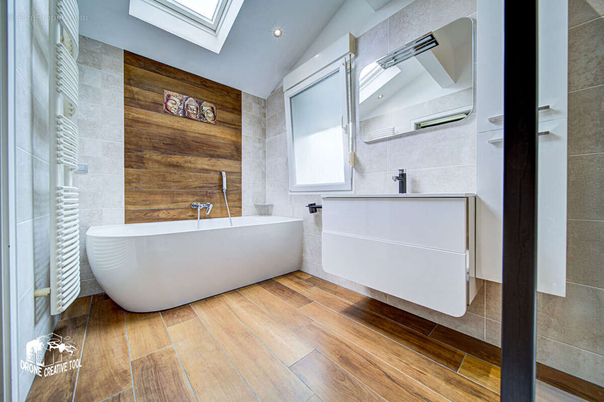 Maison à COIN-LES-CUVRY