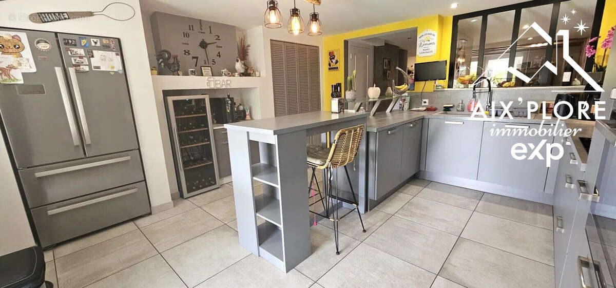 Maison 220 m² à Saint-Jean-Le-Vieux  - photo 9
