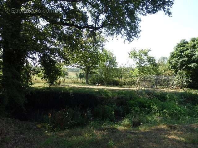 Maison à SAINT-LEGER-MAGNAZEIX