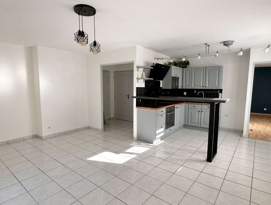 Appartement à GREZIEU-LA-VARENNE