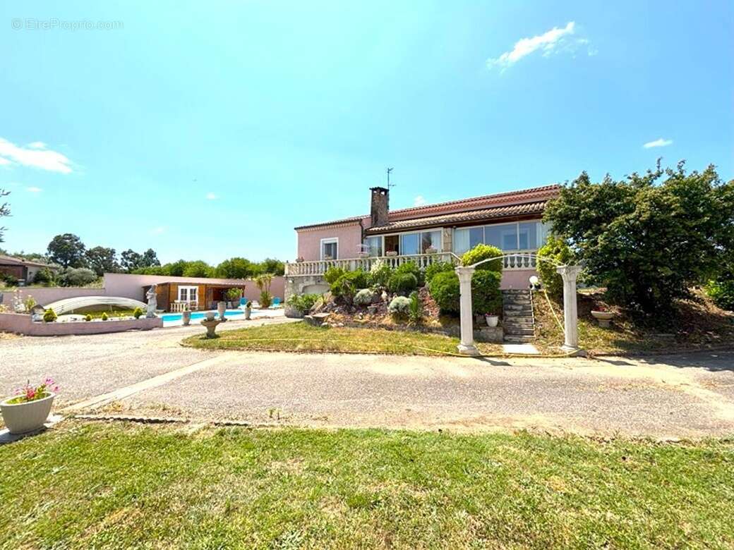 Maison à SAINT-ETIENNE-DE-FONTBELLON