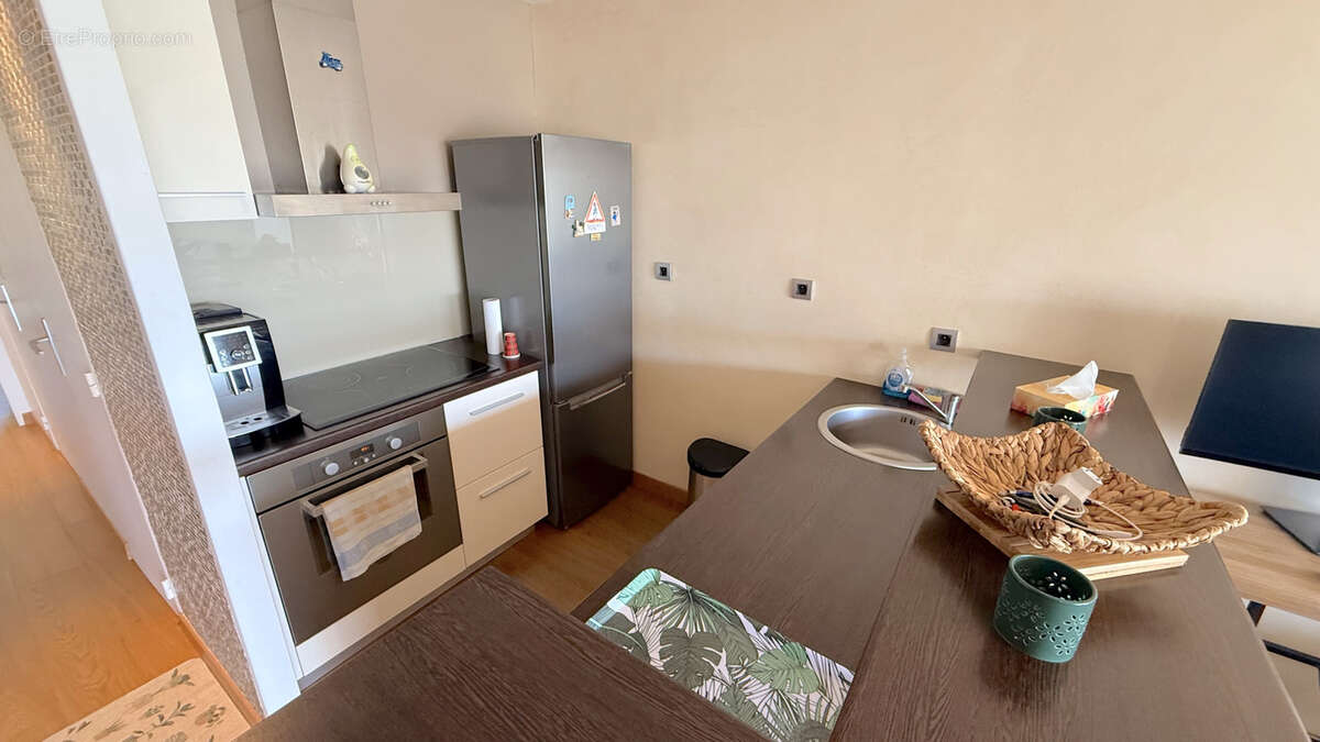 Carnon-plage f3 traversant avec loggia vue dominante port +parking privatif - photo 4