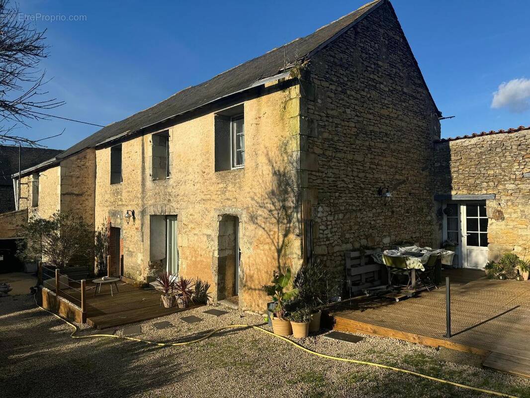   - Maison à SAINT-JACQUES-DE-THOUARS
