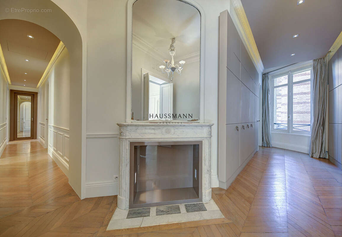 Appartement à PARIS-8E