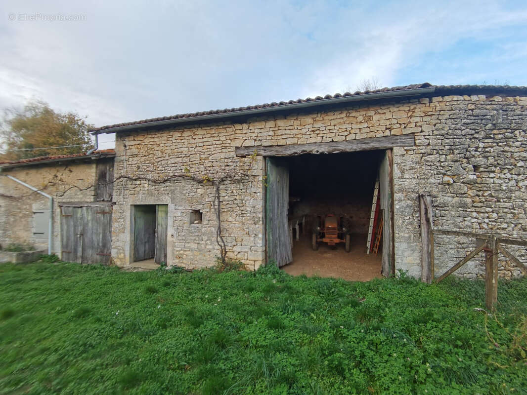 Maison à CELLEFROUIN