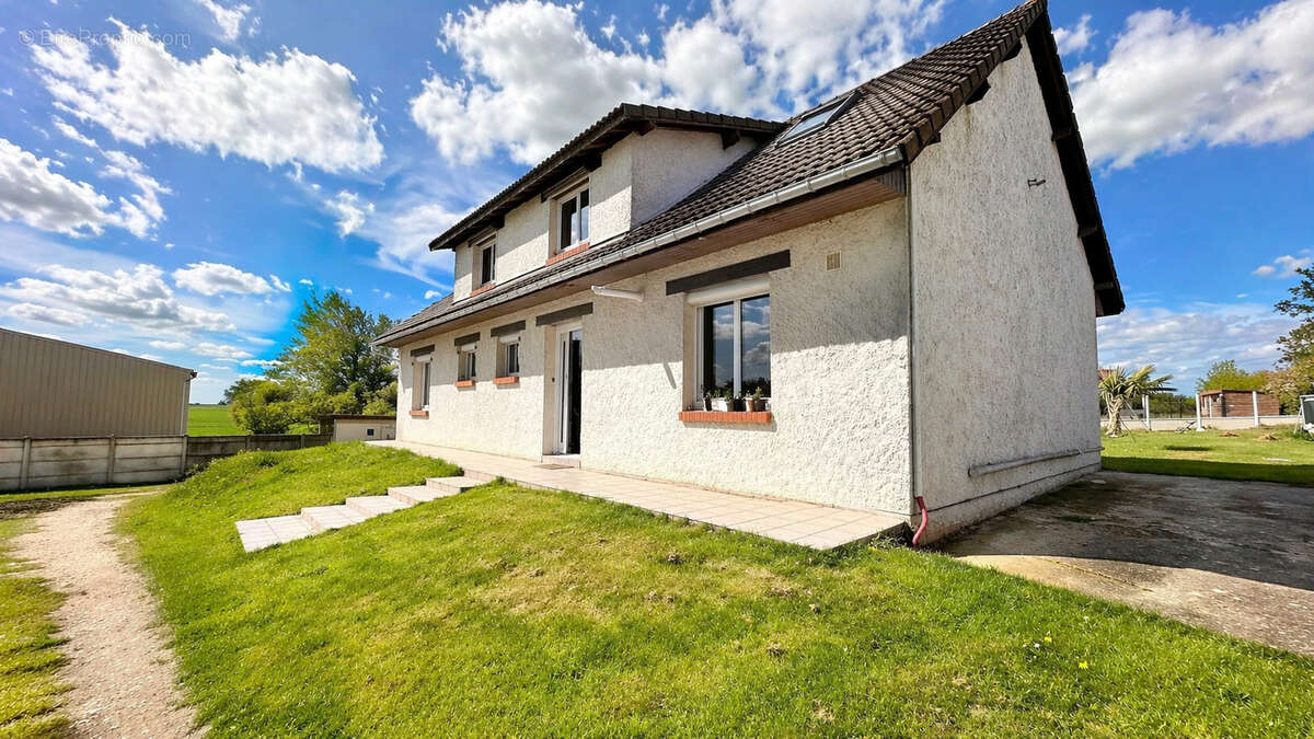 Maison à SAINT-ARNOULT-DES-BOIS