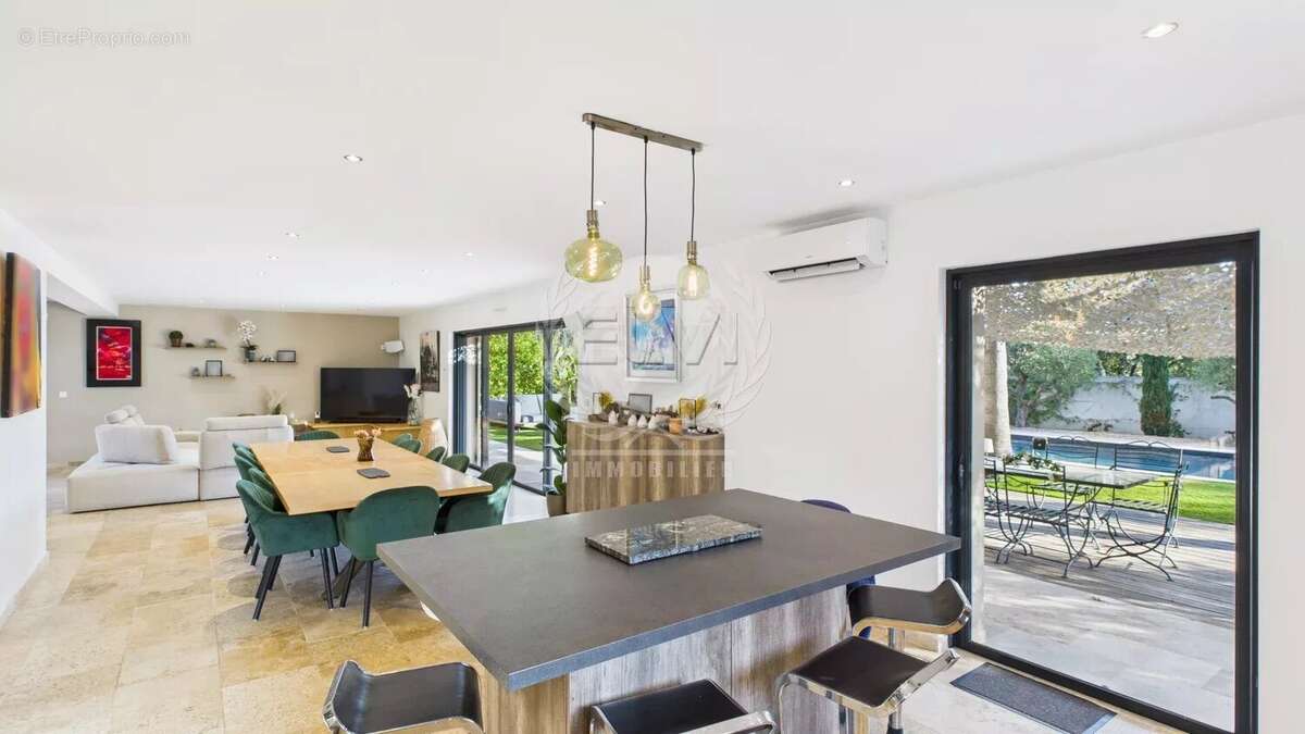 Maison à PLAN-DE-LA-TOUR