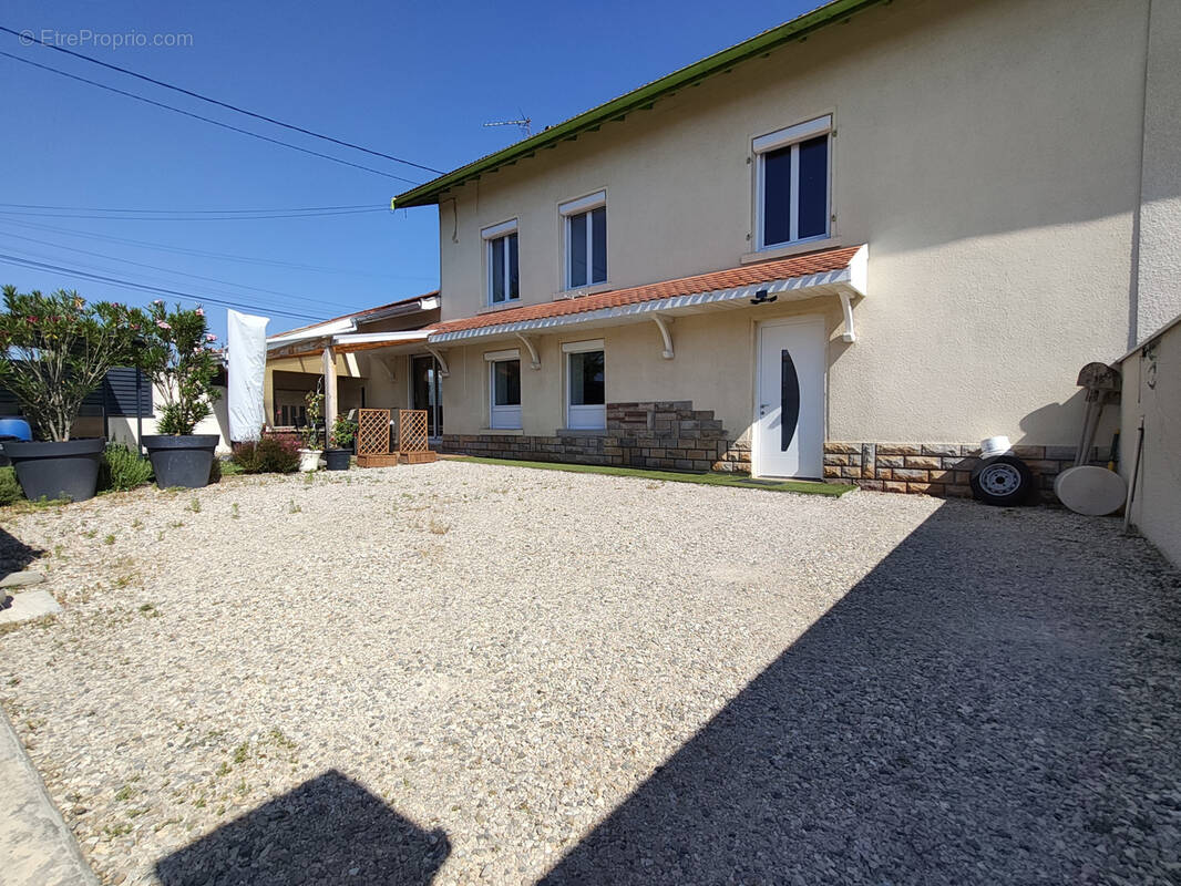 Maison à SAINT-ROMAIN-DE-JALIONAS