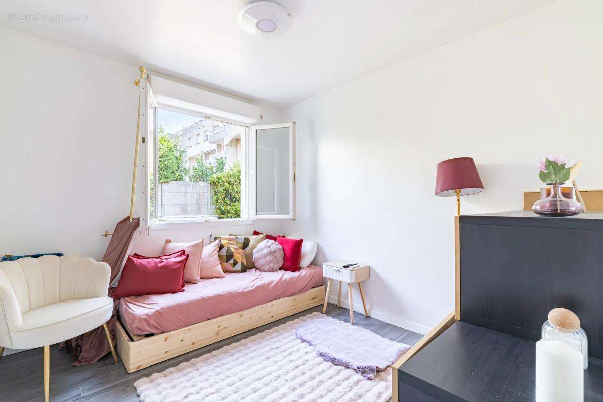 Bel appartement 4 pièces avec jardin, cave et parking - photo 12