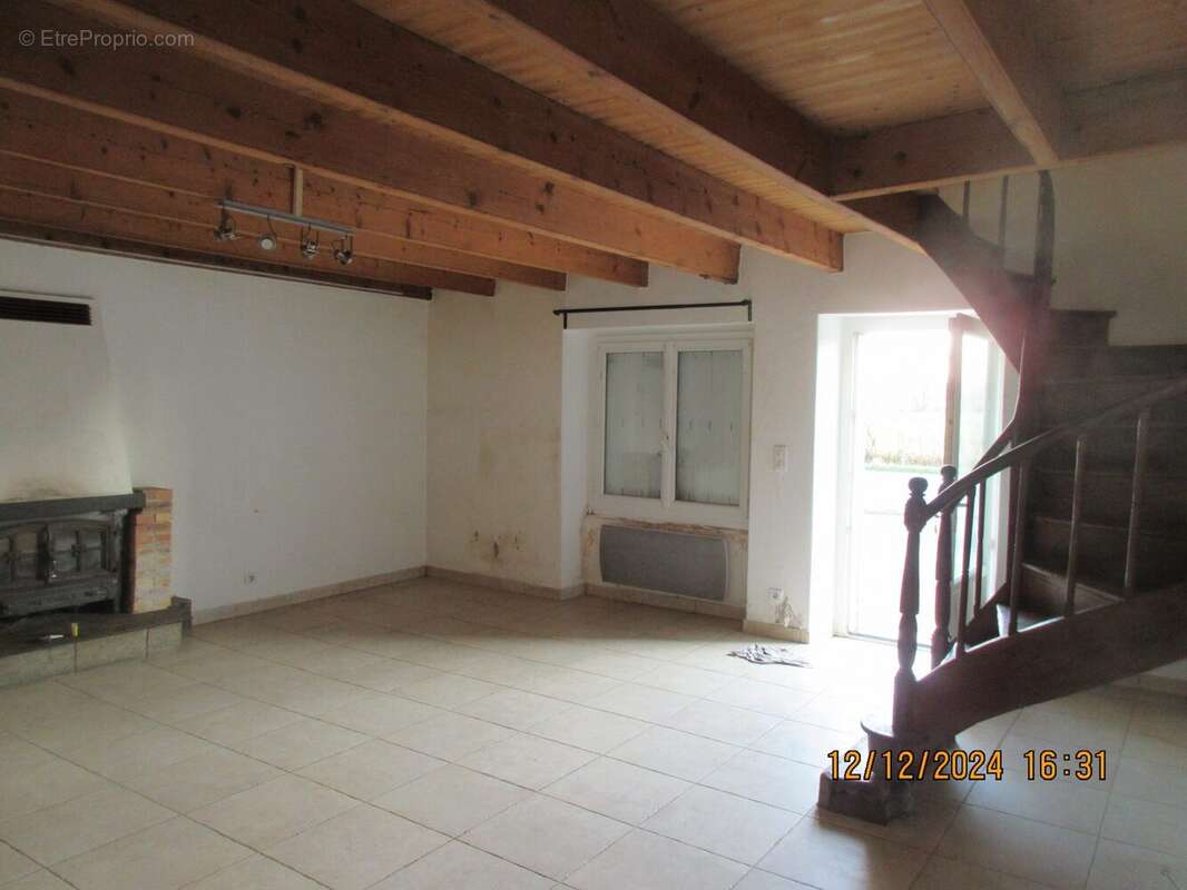 salon-séjour - Maison à FAY-DE-BRETAGNE