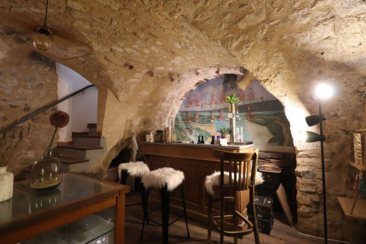 Commerce à MOUSTIERS-SAINTE-MARIE