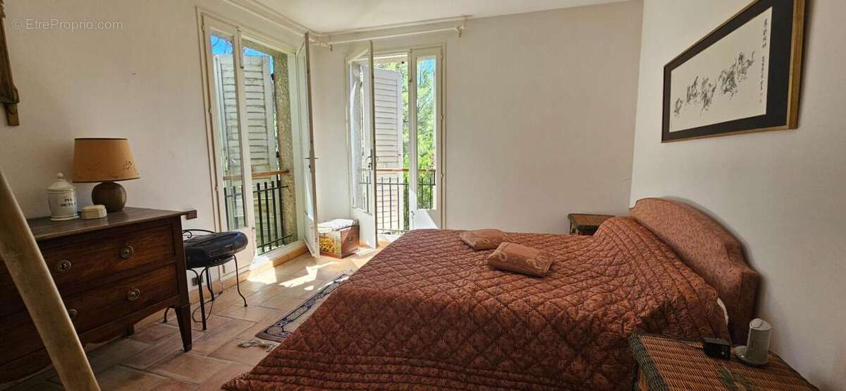 Maison à LE REVEST-LES-EAUX