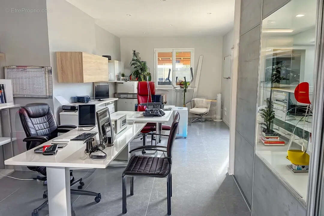 maison contemporaine alliant élégance et espace de vie - photo 6