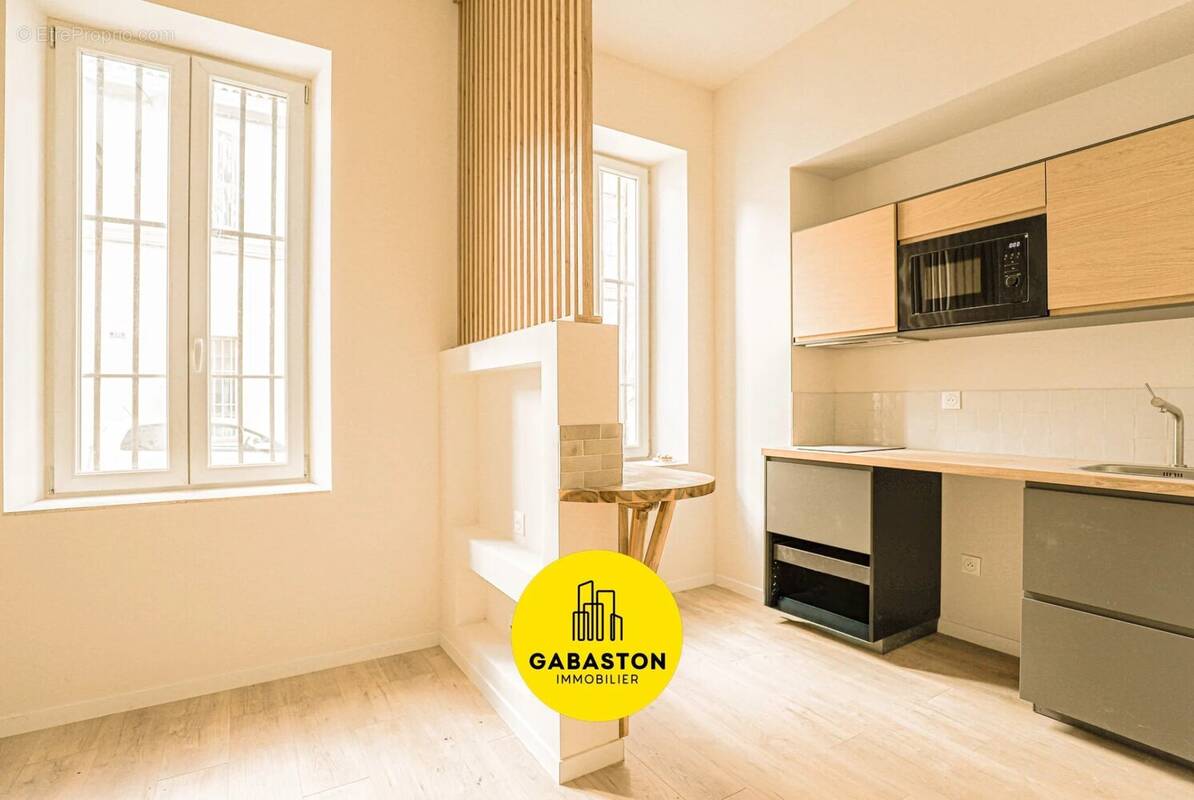 Appartement à MARSEILLE-4E