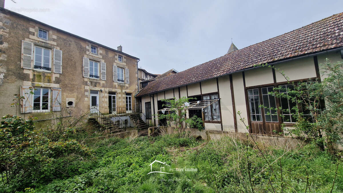 Appartement à LUSIGNAN