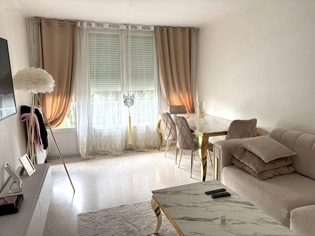Appartement à SAINT-ETIENNE