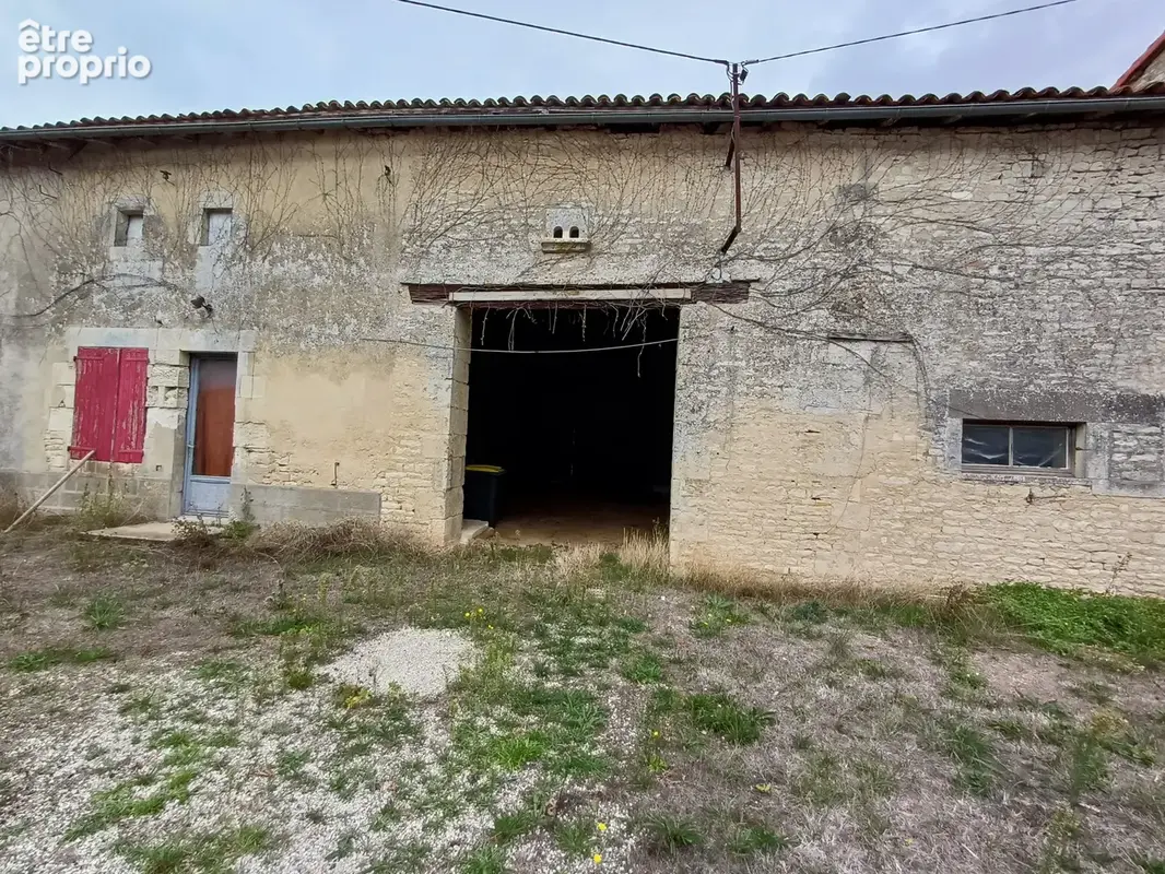 Maison avec grand terrain, verger et dépendances - photo 18