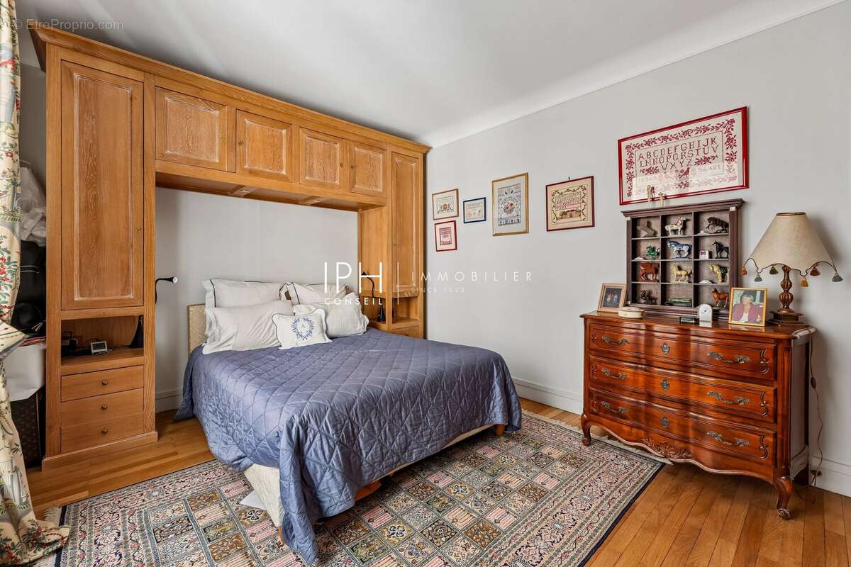 Appartement à NEUILLY-SUR-SEINE