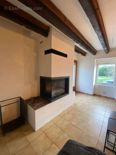Maison à REGUINY