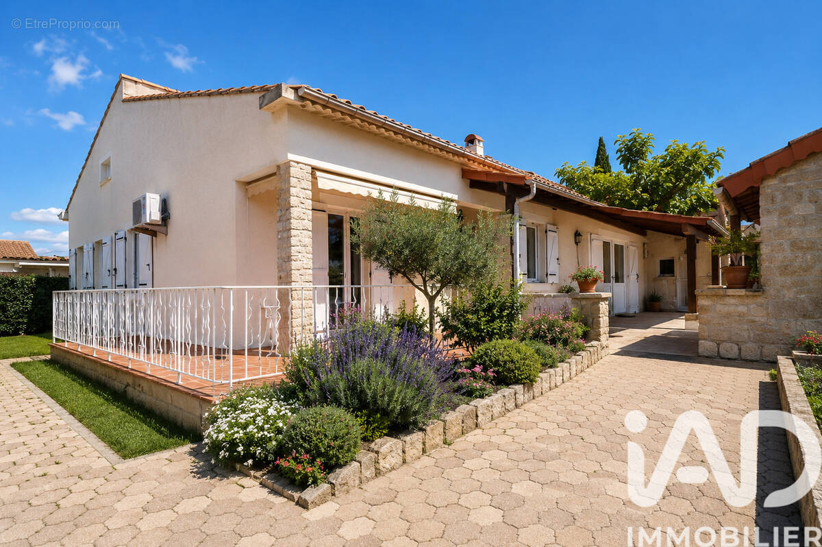 Photo 1 - Maison à ENTRAIGUES-SUR-LA-SORGUE